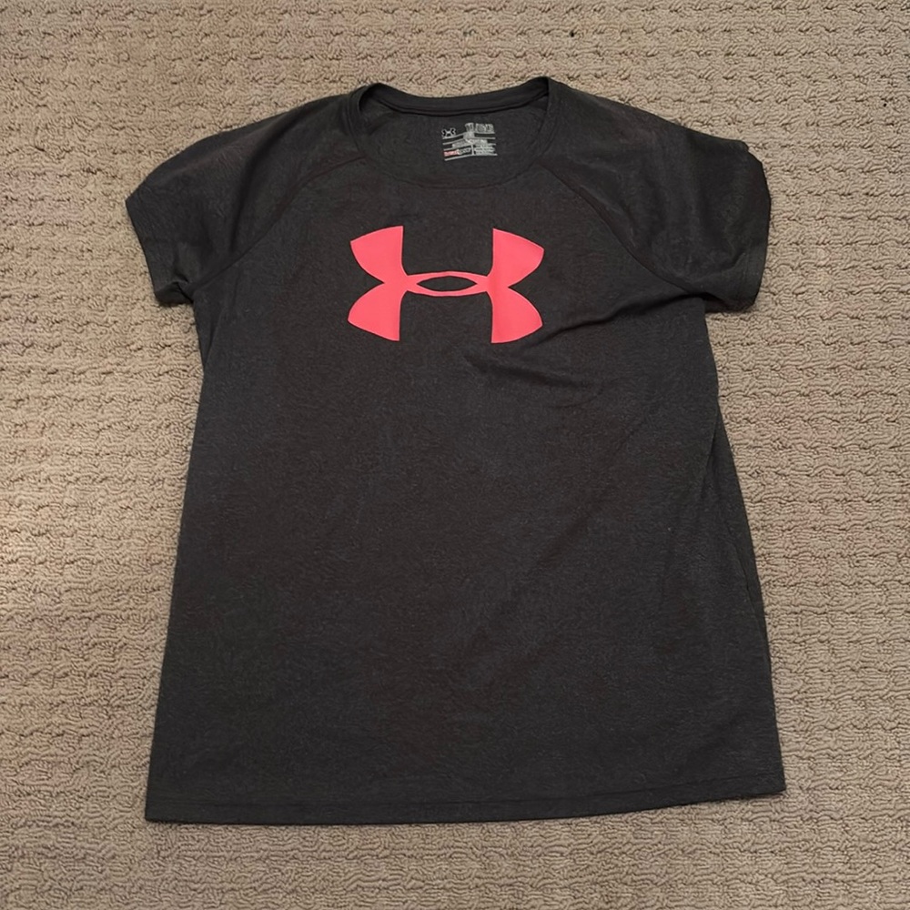 under armor athletic shirt